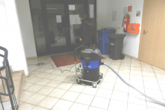 Am 03.03.2018 drang Wasser von der Küche im Obergeschoss bis in den Keller vor