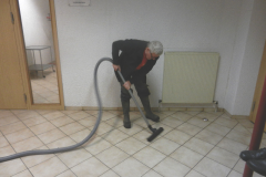 Am 03.03.2018 drang Wasser von der Küche im Obergeschoss bis in den Keller vor
